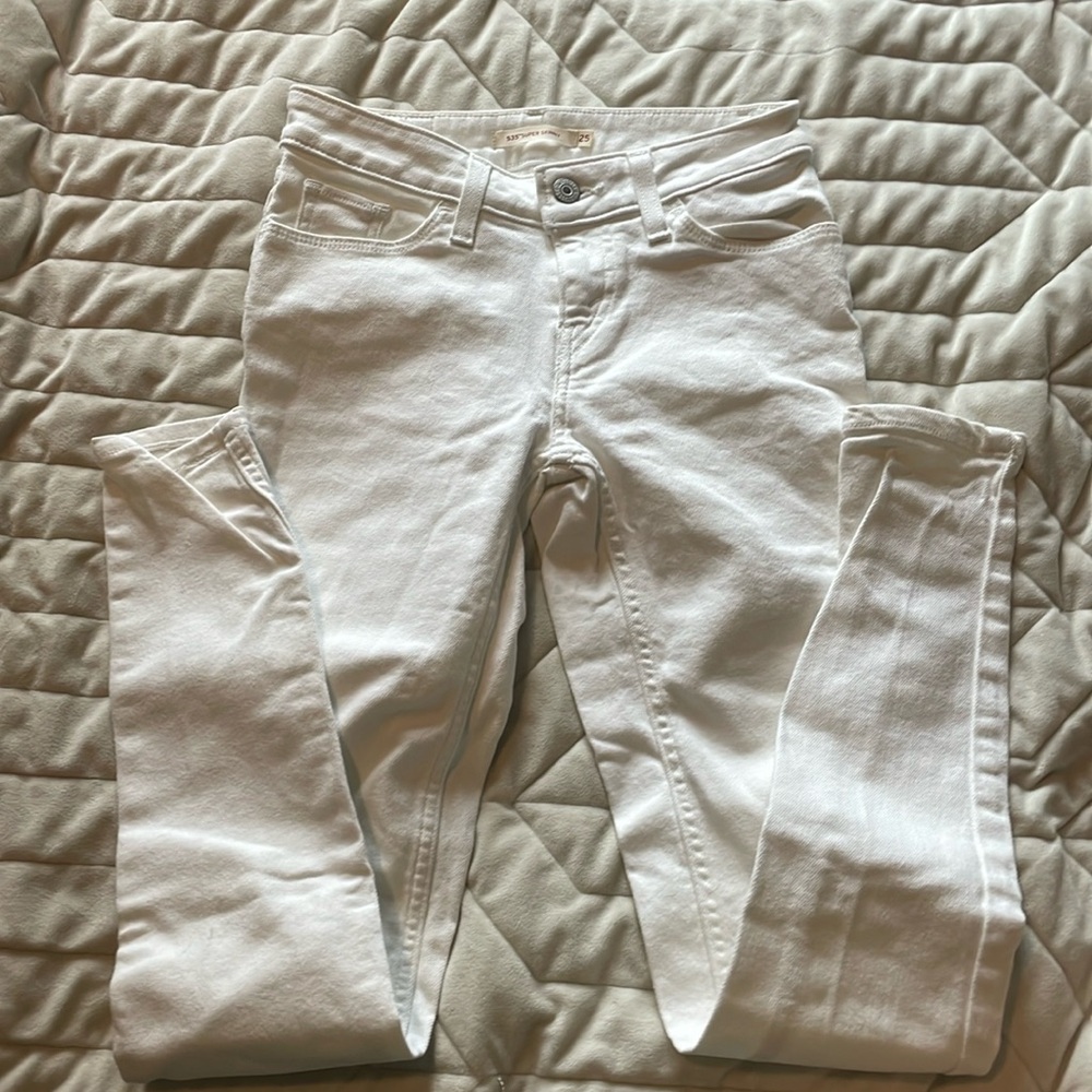 Levi’s white skinny jeans
